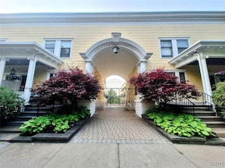 7 Genesee Ct, Utica, NY 13502