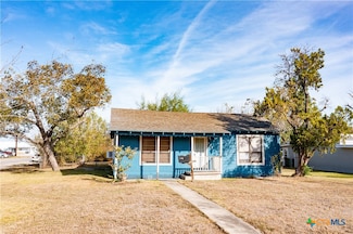 702 E Anaqua Ave, Victoria, TX 77901