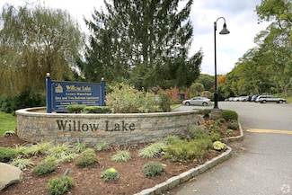 44 Route 25A Unit 305, Smithtown, NY 11787