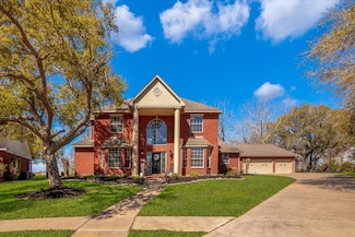 210 River Oaks Dr, Lake Jackson, TX 77566