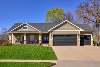 5570 Sunburst Dr, Pleasant Hill, IA 50327