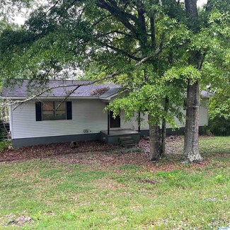 4888 Woodland Dr, Gadsden, AL 35907