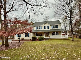 7 Edward Dr, West Sand Lake, NY 12196