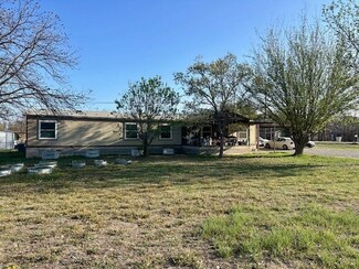 410 Pecan St, Bangs, TX 76823