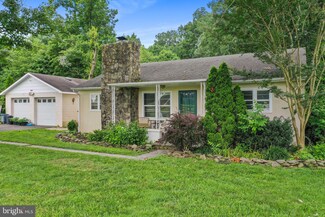 4042 Whiting Rd, Marshall, VA 20115