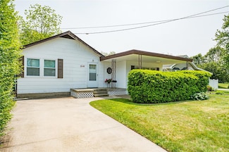 40 Robert St, Babylon, NY 11702