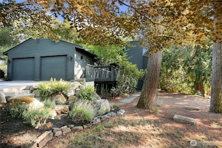 201 E Country Club Dr, Allyn, WA 98524