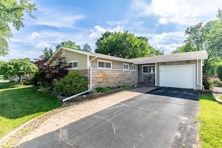 8032 Kooy Dr, Munster, IN 46321