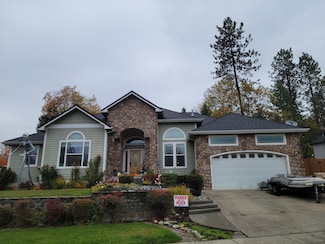 102 NW Native Run Loop, Grants Pass, OR 97526