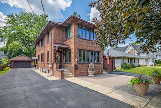 82 S Williams St, Crystal Lake, IL 60014