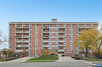 4 Horizon Rd Unit 627, Fort Lee, NJ 07024