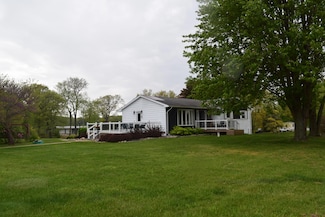 25696 Ottokee Dr, Sturgis, MI 49091