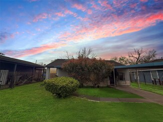 5950 Southville St, Houston, TX 77033