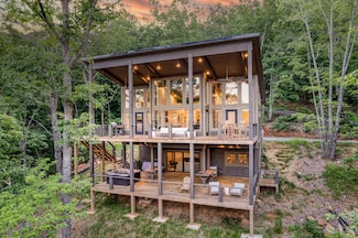 281 Raintree Bend, Blue Ridge, GA 30513