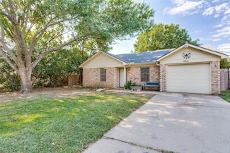825 Blue Ridge Dr, Burleson, TX 76028