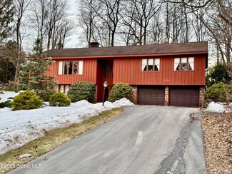 33 Twicwood Ln, Queensbury, NY 12804