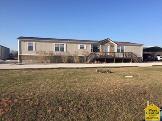 424 Hillcrest Dr, Windsor, MO 65360