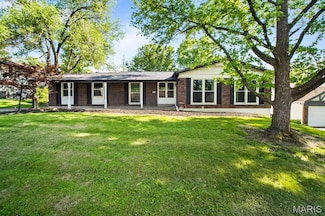 11714 Summerwood Dr, Saint Louis, MO 63146