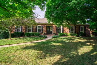 24 Regents Park Ln, Frankfort, KY 40601