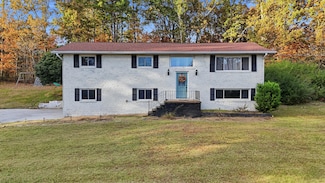 25 Carolyn Ln, Rossville, GA 30741