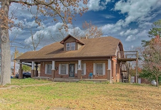 120 N Clark St, Everton, MO 65646