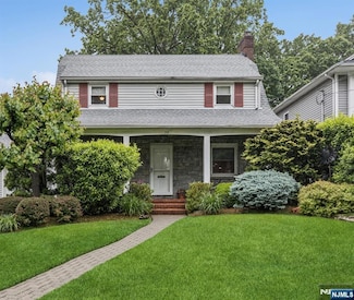 77 Bennett Rd, Teaneck, NJ 07666