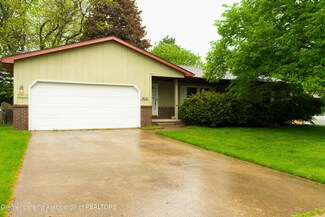 910 Pecos Dr, Lansing, MI 48917