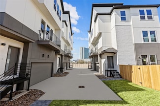 2509 N Macgregor Way, Houston, TX 77004