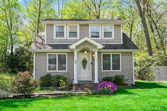 86 Arlington Rd, Ronkonkoma, NY 11779