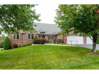 807 Park Place Dr, Saint Paul, MN 55118