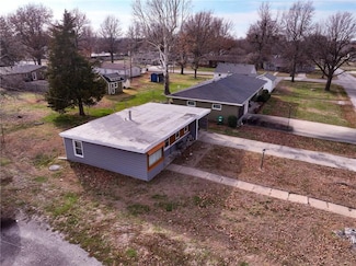 107 Osage Ave, Hiawatha, KS 66434