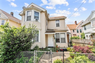 23 Seeley St, Bridgeport, CT 06605