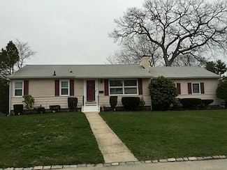 54 Dedham Rd, Warwick, RI 02888