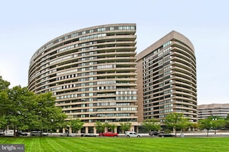1300 Crystal Dr Unit 303S, Arlington, VA 22202