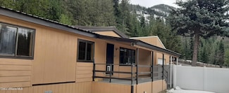 561 8th St, Mullan, ID 83846