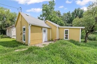 1022 N 8th St, Atchison, KS 66002