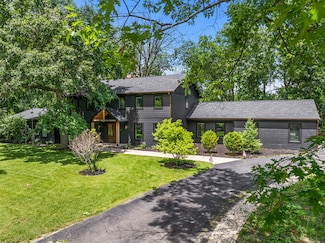 692 S Waukegan Rd, Lake Forest, IL 60045