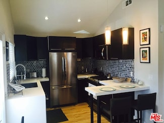 559 Vernon Ave, Venice, CA 90291