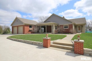 102 W Robinson St, Goodfield, IL 61742