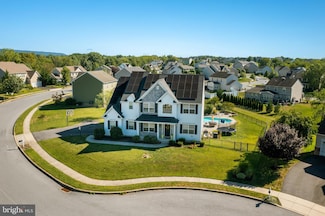 1889 Creek View Dr, Palmyra, PA 17078
