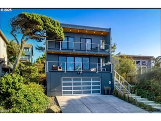 3910 Lincoln Ave, Depoe Bay, OR 97341