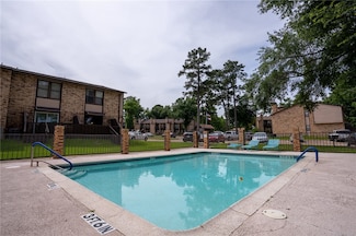 2521 Crosstimbers St Unit G3, Huntsville, TX 77320