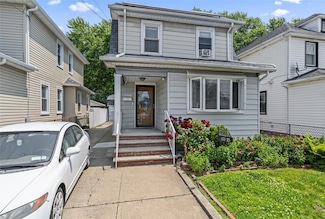 111-15 212th St, Queens Village, NY 11429