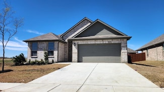 205 Tyler St, Grandview, TX 76050