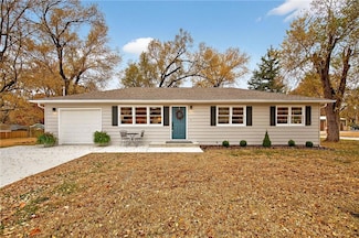 318 N Park St, Bonner Springs, KS 66012