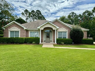 213 Stonegate Dr, Dothan, AL 36305