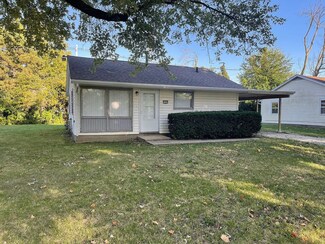1320 Hedge Rd, Champaign, IL 61821