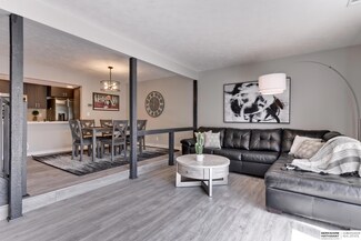 13905 Meadow Ridge Rd, Omaha, NE 68138