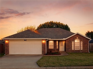 430 Firewood Dr, Centerton, AR 72719