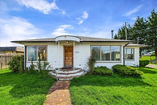 2324 Newburg Rd, Fortuna, CA 95540